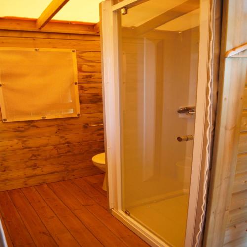 Camping Seasonova Les 7 Iles - ECOLODGE ON PILES - 2 Bedrooms - Photo 4