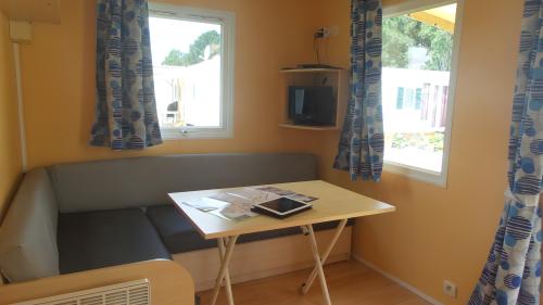 Camping du Vieux Château - Mobilhome Escale 16m²- 1 bedroom + Television - Photo 7