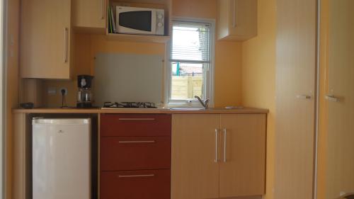 Camping du Vieux Château - Mobilhome Escale 16m²- 1 bedroom + Television - Photo 8