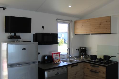 Camping du Vieux Château - Mobilhome Quietude CONFORT 35m² - 3 bedrooms + television and dishwasher - Photo 9