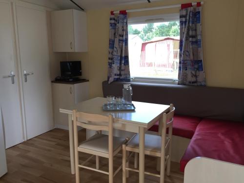 Camping du Vieux Château - Mobile-home Club 5 27m² - 2 bedrooms + Television - Photo 3