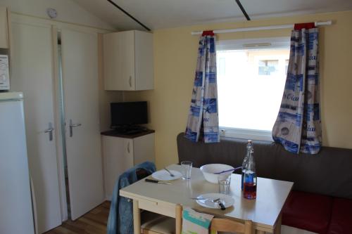 Camping du Vieux Château - Mobile-home Club 5 27m² - 2 bedrooms + Television - Photo 8