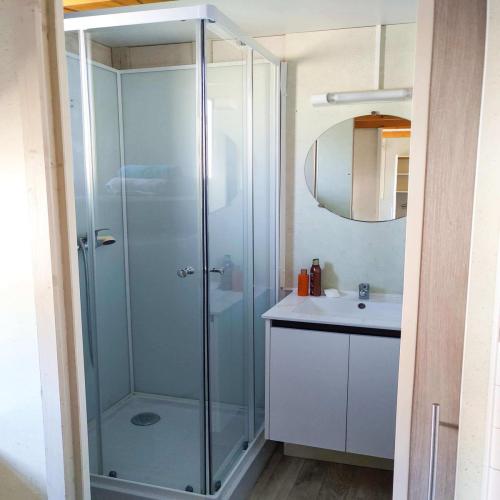 Camping Tikiti - Chalet gitotel club 25 m² / 2 Zimmer - Terrasse - Wednesday - Photo 8