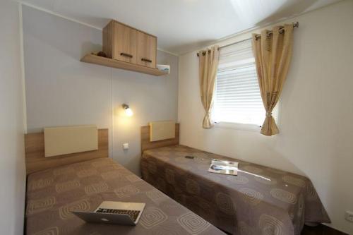 Camping L'Ardéchois - Mobile-home 24.9m² - 2 bedrooms - Photo 5