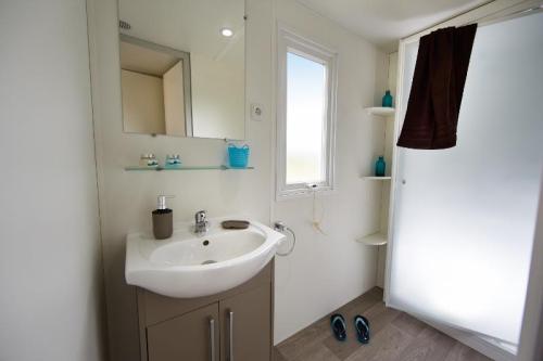 Camping L'Ardéchois - Mobile-home 24.9m² - 2 bedrooms - Photo 6