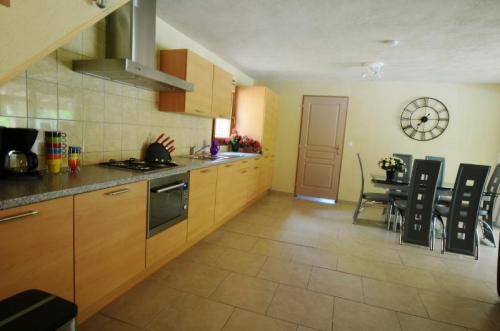 Camping L'Ardéchois - Chalet Grand Confort 85m² - 3 bedrooms - Photo 4