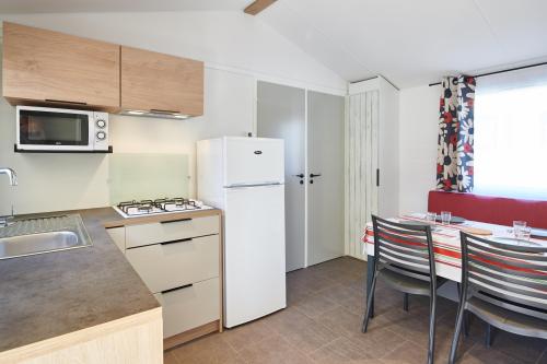 Camping la Ferme des 4 Chênes - Mobil Home BAÏGURA 2CH PREMIUM 2019 terrasse couverte - Photo 3