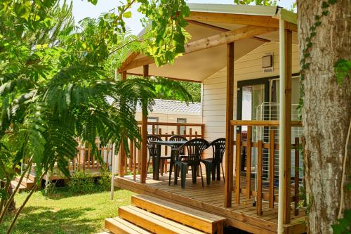 Camping la Ferme des 4 Chênes - Mobilhome RHUNEA 2CH PREMIUM 2019 - Terrasse intégrée - Photo 2