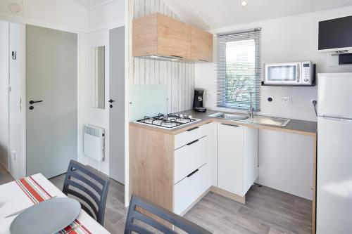 Camping la Ferme des 4 Chênes - Mobilhome RHUNEA 2CH PREMIUM 2019 - Terrasse intégrée - Photo 5