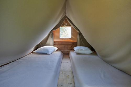 Camping la Ferme des 4 Chênes - Tente BIVOUAC 2 Bedroms - Photo 3