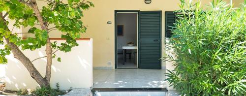 Camping Village Spiaggia Lunga - Two Room Bungalow 'Rubino' - Photo 2