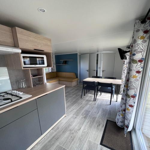 Sites et Paysages Domaine de la Catinière - Mobile home - PRIVILEGE - 2 Bedrooms - TV - with semi-covered terrace (Sunday/Sunday) 1/4 people - Photo 4