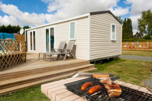Villa Cottage in Loire Valley - Camping Le Cardinal - Cottage 3 bedrooms + heatde Swimming pool - Photo 3