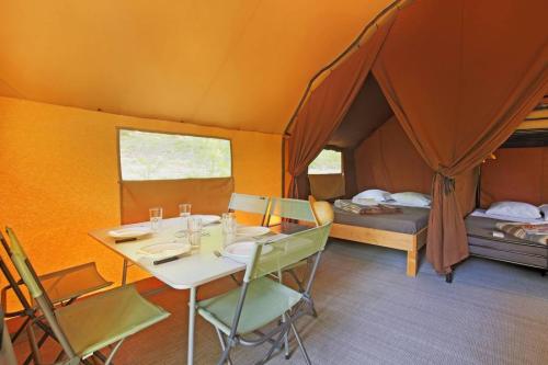Huttopia Lac de Serre Ponçon - Canadienne Tent II - Photo 2