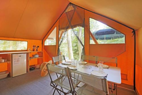 Huttopia Lac de Serre Ponçon - Canadienne Tent II - Photo 3