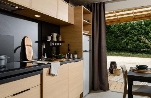 Camping Sandaya Cap Sud - Chalet Agriates 2 bedrooms **** - Photo 3