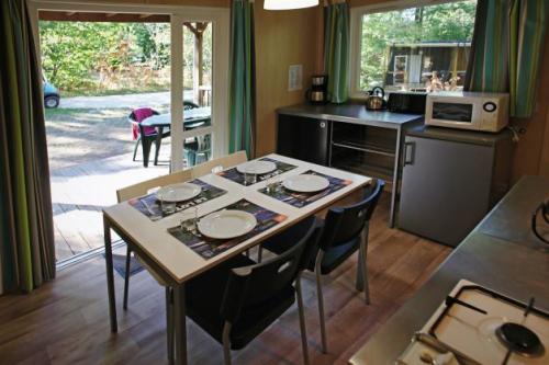 Camping La Clairière - Chalet CONFORT - 2 bedrooms - Photo 3