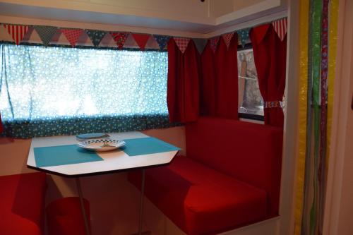 Camping La Clairière - Caravan VINTAGE - 1 bedroom - Photo 2