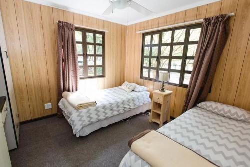 Mountain Splendour Eco-Resort - Log Cabin - Photo 5