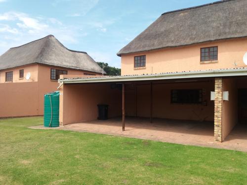 Green Fountain Farm Caravan Park - 3- bedroom Villa - Photo 4