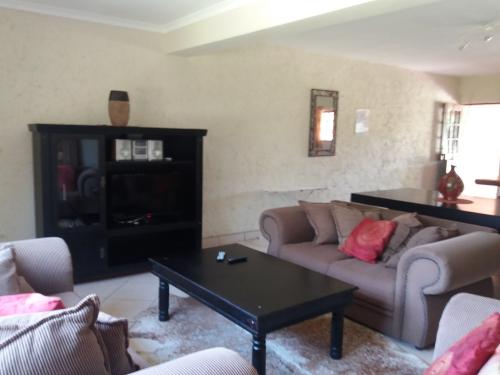 Green Fountain Farm Caravan Park - 4-bedroom Villa - Photo 3