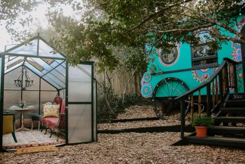 Treedom Villas & Vardos - The Gypsy Vardo - Photo 2