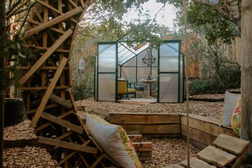 Treedom Villas & Vardos - The Gypsy Vardo - Photo 3