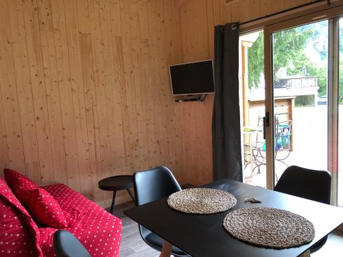 Camping Les Lanchettes - Chalet Hermine 24 m² 1 bedroom + semi-covered terrace 12m² with Nordic bath - Photo 6