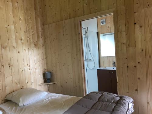Camping Les Lanchettes - Chalet Hermine 24 m² 1 bedroom + semi-covered terrace 12m² with Nordic bath - Photo 8