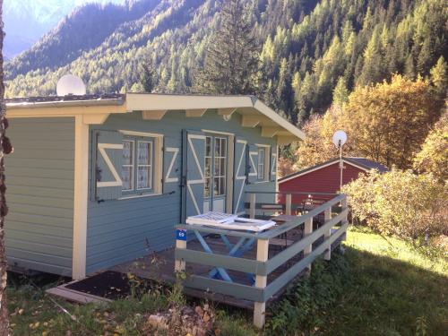 Camping Les Lanchettes - Chalet Beaufortain 29m² 2 bedrooms + terrace 12m² - Photo 1