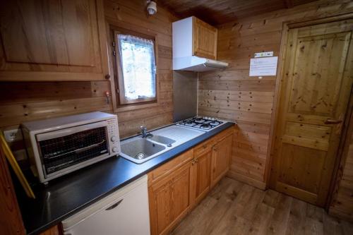 Camping Les Lanchettes - Chalet Beaufortain 29m² 2 bedrooms + terrace 12m² - Photo 3