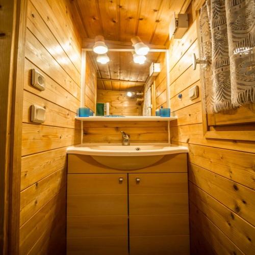 Camping Les Lanchettes - Chalet Beaufortain 29m² 2 bedrooms + terrace 12m² - Photo 8