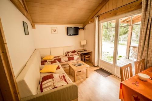 Camping Les Lanchettes - Chalet Bellecote 35m² 2 bedrooms + terrace 12m² - Photo 4