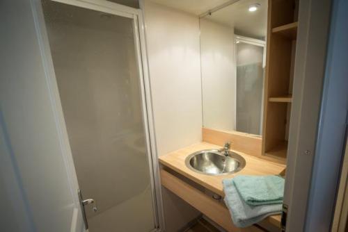 Camping Les Lanchettes - Chalet Bellecote 35m² 2 bedrooms + terrace 12m² - Photo 7