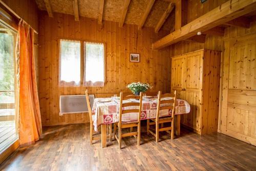 Camping Les Lanchettes - Chalet Vanoise 35 m² 2 bedrooms + terrace 15m² - Photo 6