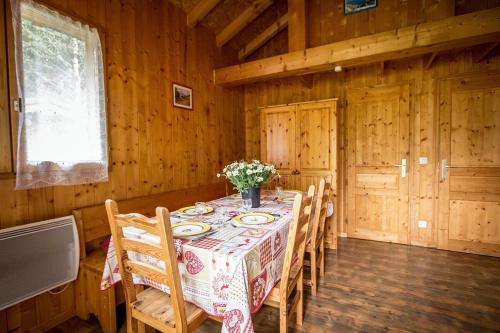 Camping Les Lanchettes - Chalet Vanoise 35 m² 2 bedrooms + terrace 15m² - Photo 4