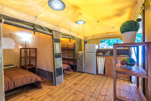 Camping L'Oasis du Berry - FAMILY LODGE TENT - Photo 1
