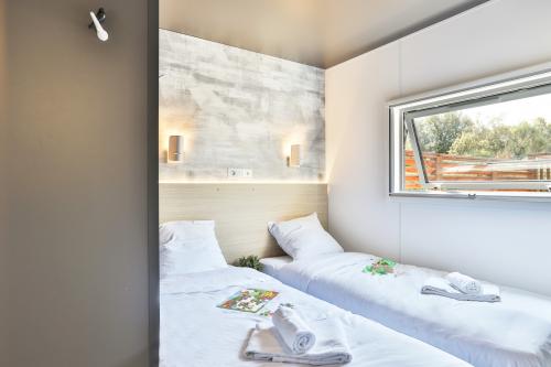 Camping Les Peupliers**** - Taos Prestige with private pool - Photo 9