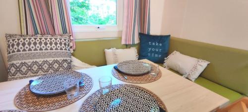 Camping du Lac de Saint-Pardoux - Mobile home Super Mercure Famille - Photo 3
