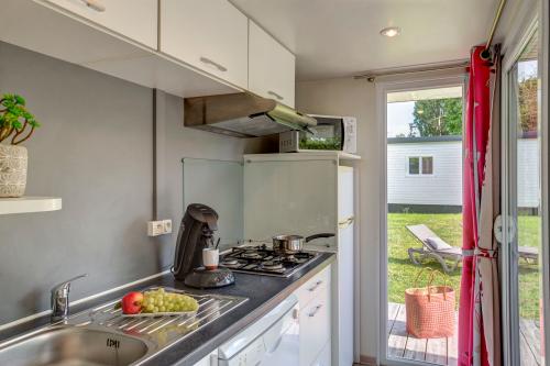 Camping Sandaya Château des Marais - Chalet Newton 2 bedrooms 2 bathrooms - Air con PREMIUM - Photo 3
