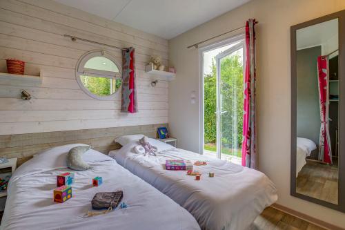 Camping Sandaya Château des Marais - Chalet Newton 2 bedrooms 2 bathrooms - Air con PREMIUM - Photo 6