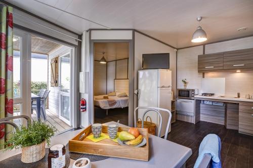 Camping Sandaya Château des Marais - Chalet 2 bedrooms *** adapted to the people with reduced mobility - Photo 2