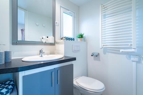 Camping Sandaya Château des Marais - Cottage 2 bedrooms 2 bathrooms **** - Photo 6