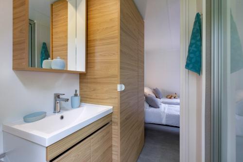 Camping Sandaya Château des Marais - Cottage Cheverny 2 bedrooms 2 bathrooms - airco PREMIUM - Photo 6