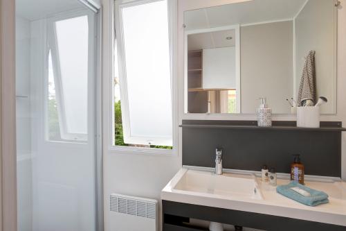 Camping Sandaya Château des Marais - Cottage 3 bedrooms 2 bathrooms **** - Photo 5