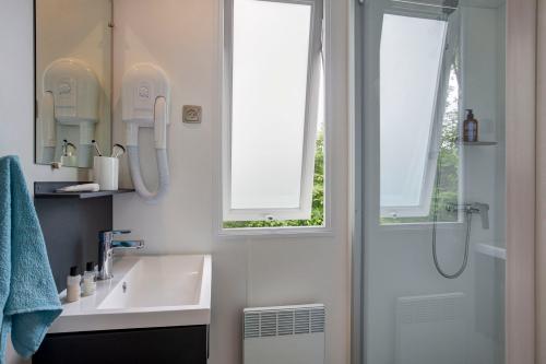 Camping Sandaya Château des Marais - Cottage 3 bedrooms 2 bathrooms **** - Photo 7