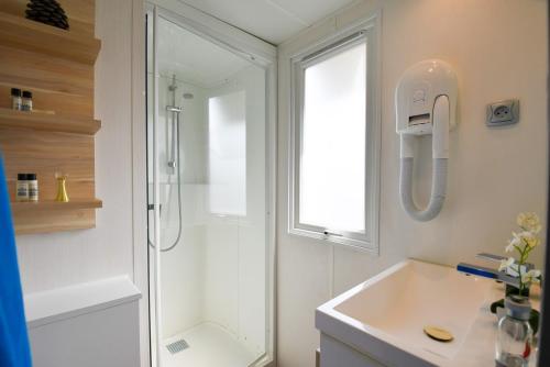 Camping Argeles Vacances - Mobil home Pyrénées 2 bedrooms, Air conditionig, TV - Photo 2