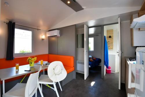 Camping Argeles Vacances - Mobil home Pyrénées 2 bedrooms, Air conditionig, TV - Photo 6