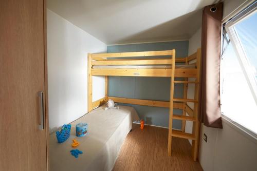 Camping Argeles Vacances - Mobile home ideal for people with mobility disabilities, 2 rooms, air conditioning, television - Photo 3