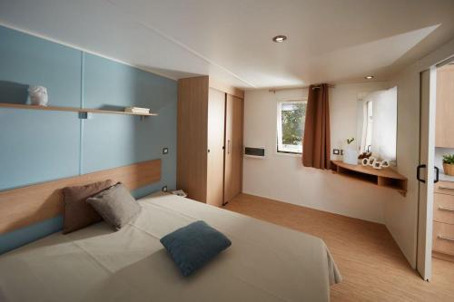 Camping Argeles Vacances - Mobile home ideal for people with mobility disabilities, 2 rooms, air conditioning, television - Photo 5